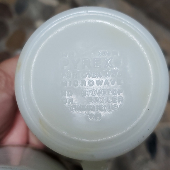 (4) Pyrex Milk Glass Mugs - Picture 3 of 4